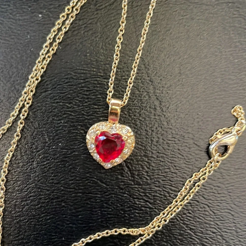 NWOT pretty necklace. Birthday stone? Never worn.
